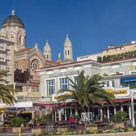 2 Bedroom Beautiful In Raphael Saint-Raphaël